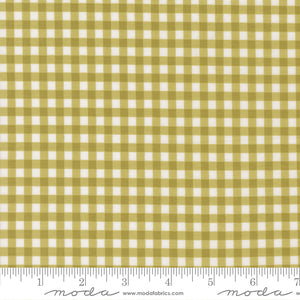 Lucky, Gingham, Grass