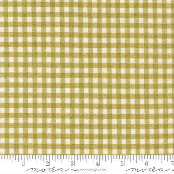Lucky, Gingham, Grass