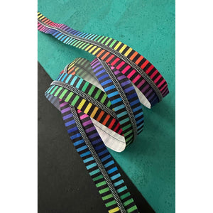 Sassafras Lane #5 Zipper, Wide Rainbow Stripe